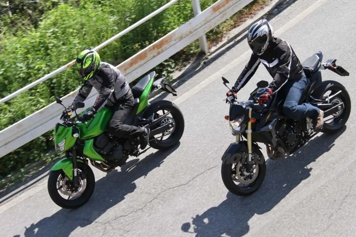 Kawasaki Z750 VS Suzuki GSR 750 (7)