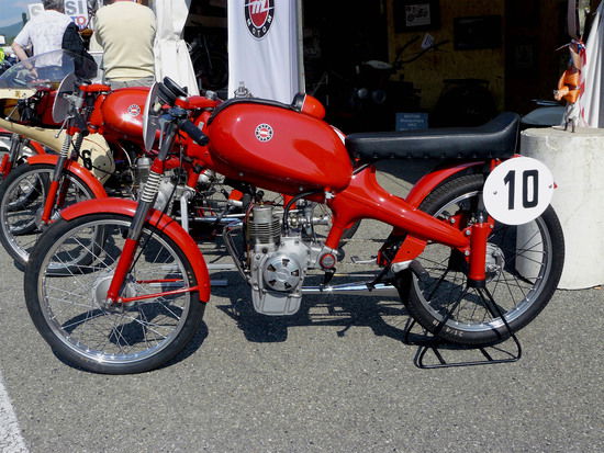 Il Motom 48 a quattro tempi era diffusissimo sulle nostre strade ed è logico che sia stato largamente utilizzato nelle gare in salita. Tra il 1959 e i primissimi anni Sessanta è stato grande protagonista nel Campionato Italiano della Montagna, cogliendo importanti vittorie