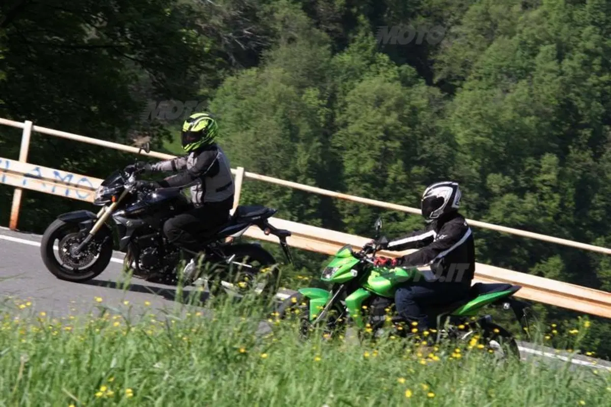 Kawasaki Z750 VS Suzuki GSR 750 (13)