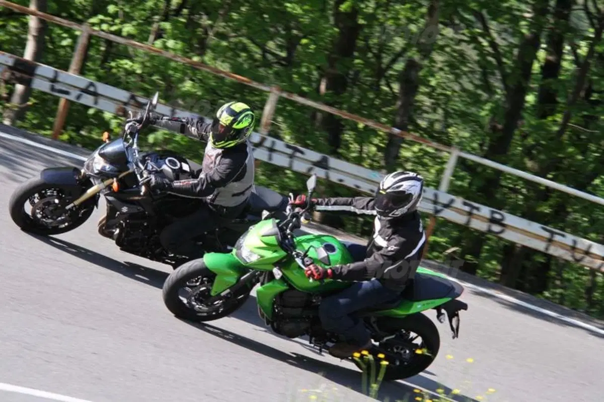 Kawasaki Z750 VS Suzuki GSR 750 (15)