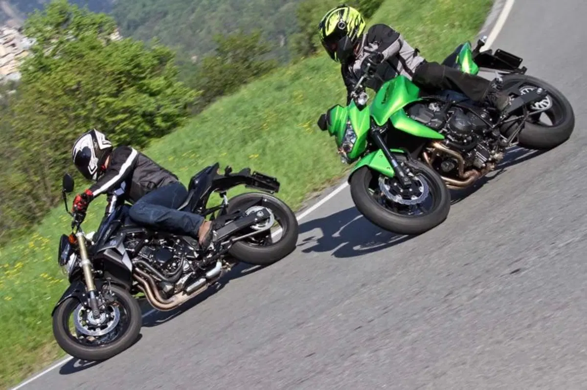 Kawasaki Z750 VS Suzuki GSR 750 (18)
