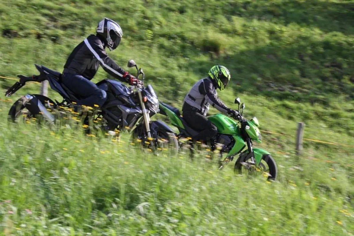 Kawasaki Z750 VS Suzuki GSR 750 (24)