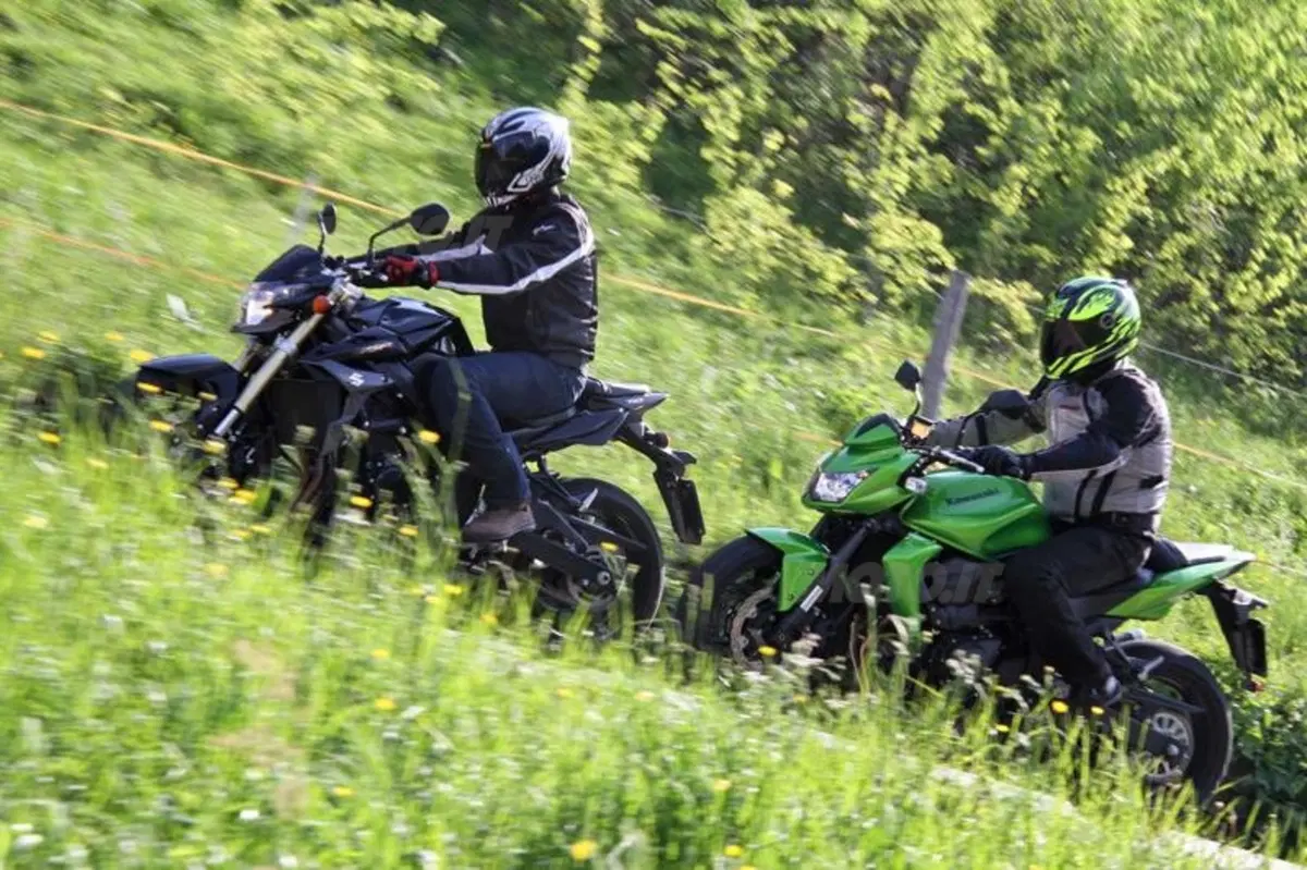 Kawasaki Z750 VS Suzuki GSR 750 (25)