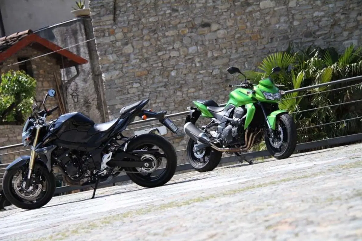 Kawasaki Z750 VS Suzuki GSR 750 (29)