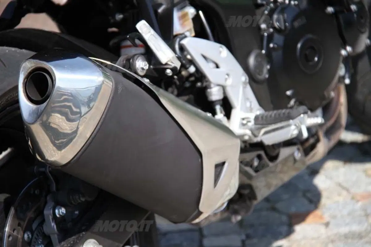 Kawasaki Z750 VS Suzuki GSR 750 (39)