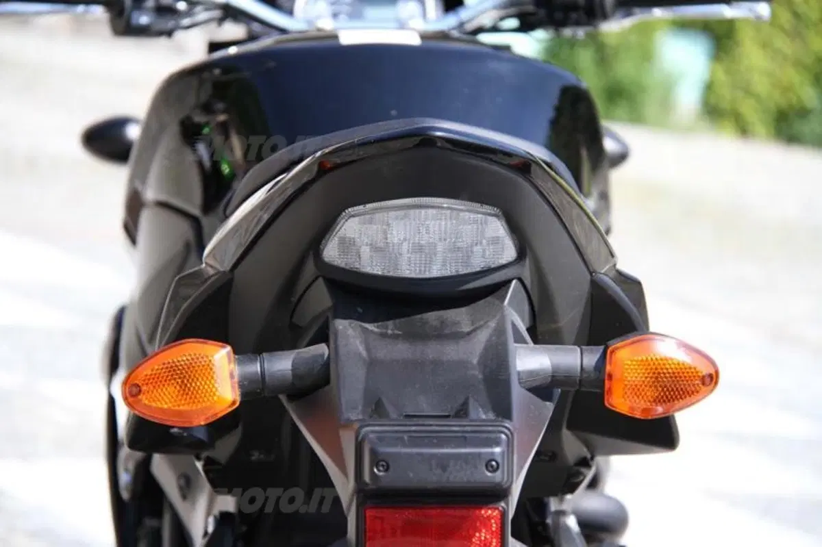 Kawasaki Z750 VS Suzuki GSR 750 (55)