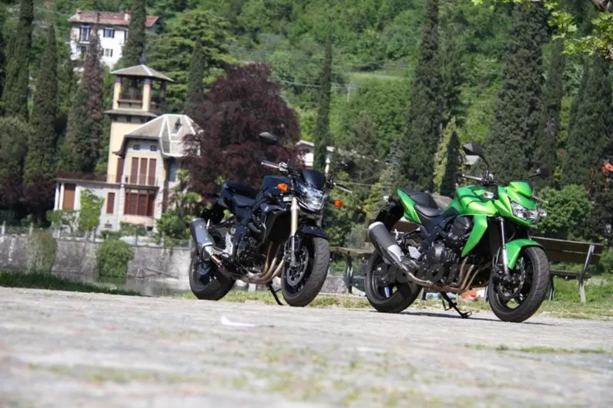 Kawasaki Z750 VS Suzuki GSR 750 (69)