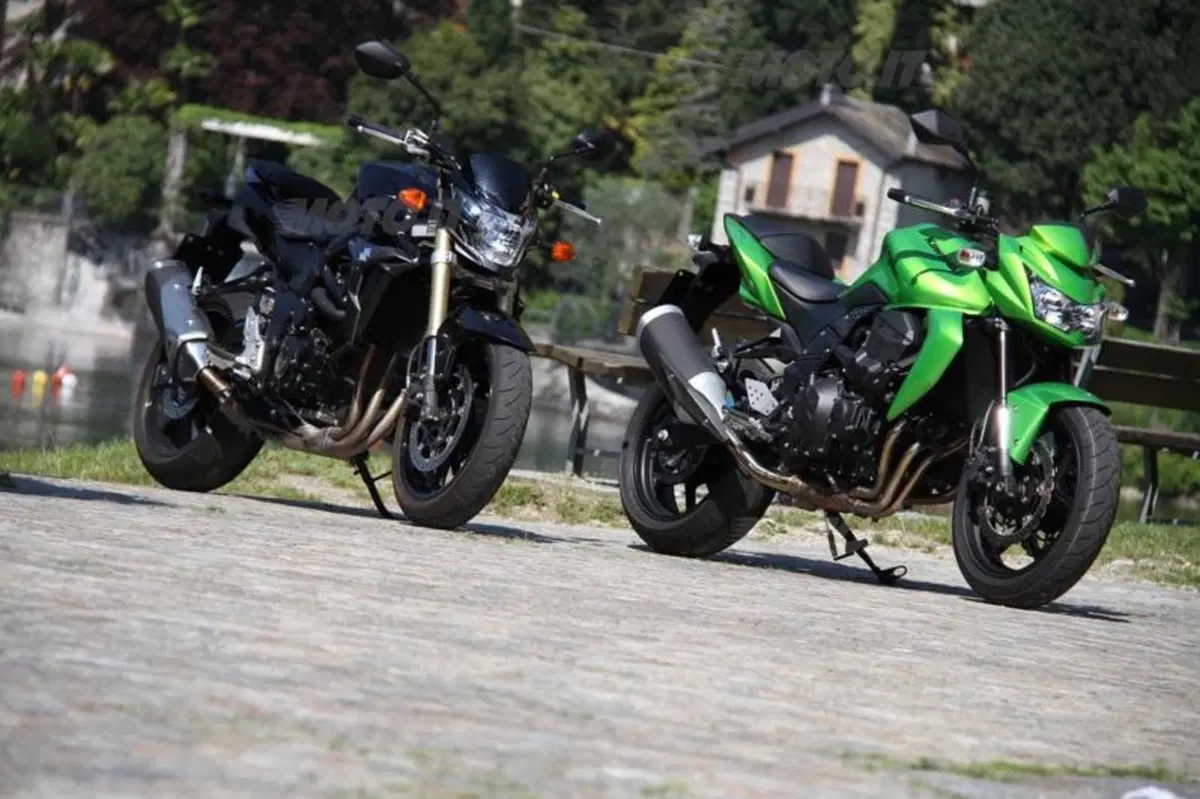 Kawasaki Z750 VS Suzuki GSR 750 (70)