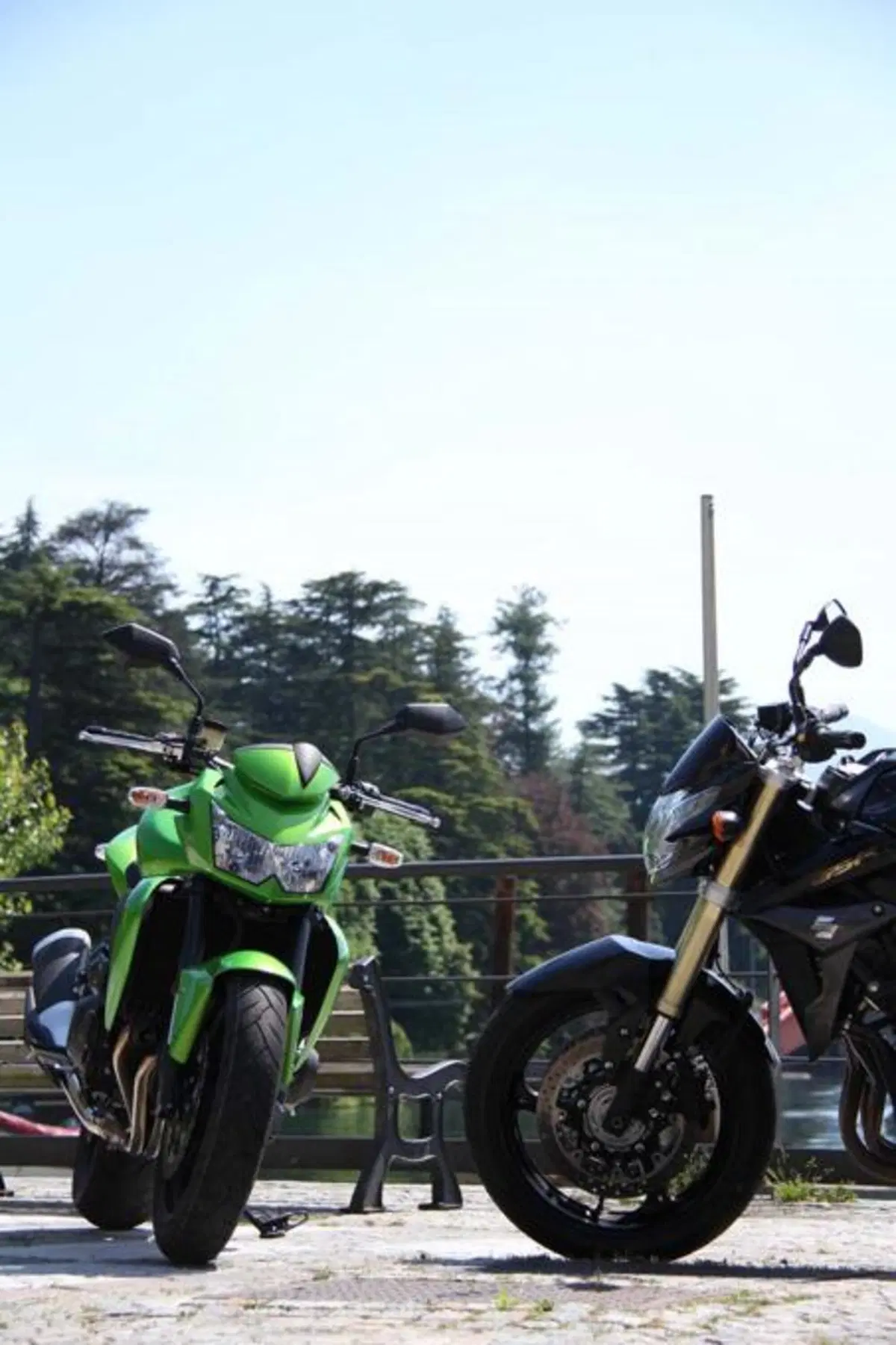 Kawasaki Z750 VS Suzuki GSR 750 (72)