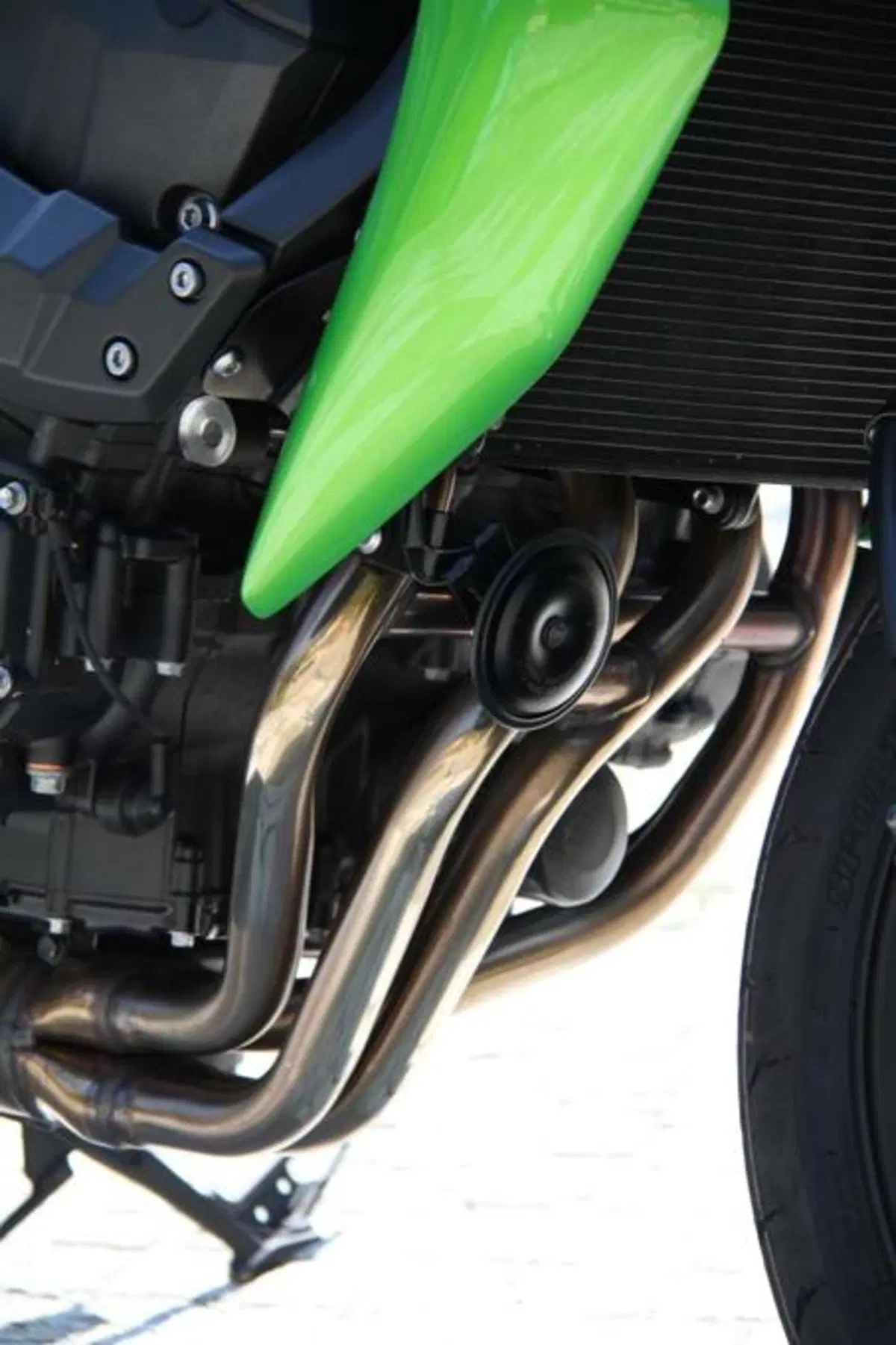 Kawasaki Z750 VS Suzuki GSR 750 (75)