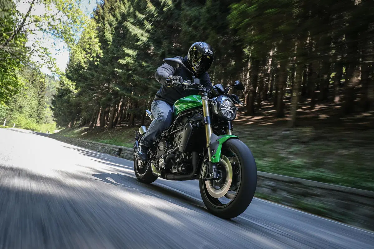 Benelli 752S TEST: pro & contro della nuova nuda di Pesaro (2)