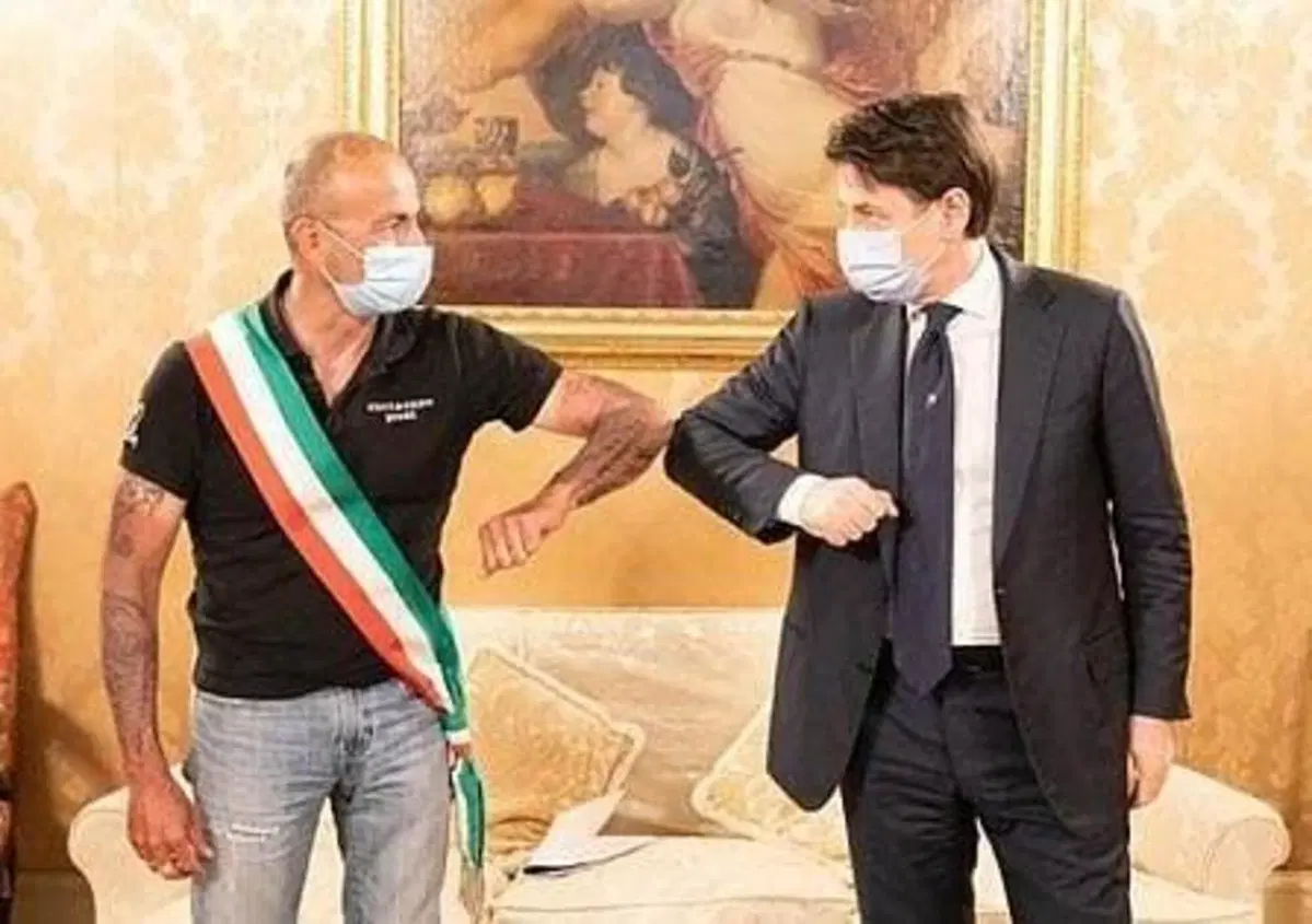 Gilu, il sindaco sull'eBike,&nbsp;&egrave; arrivato a Roma e ha incontrato Conte