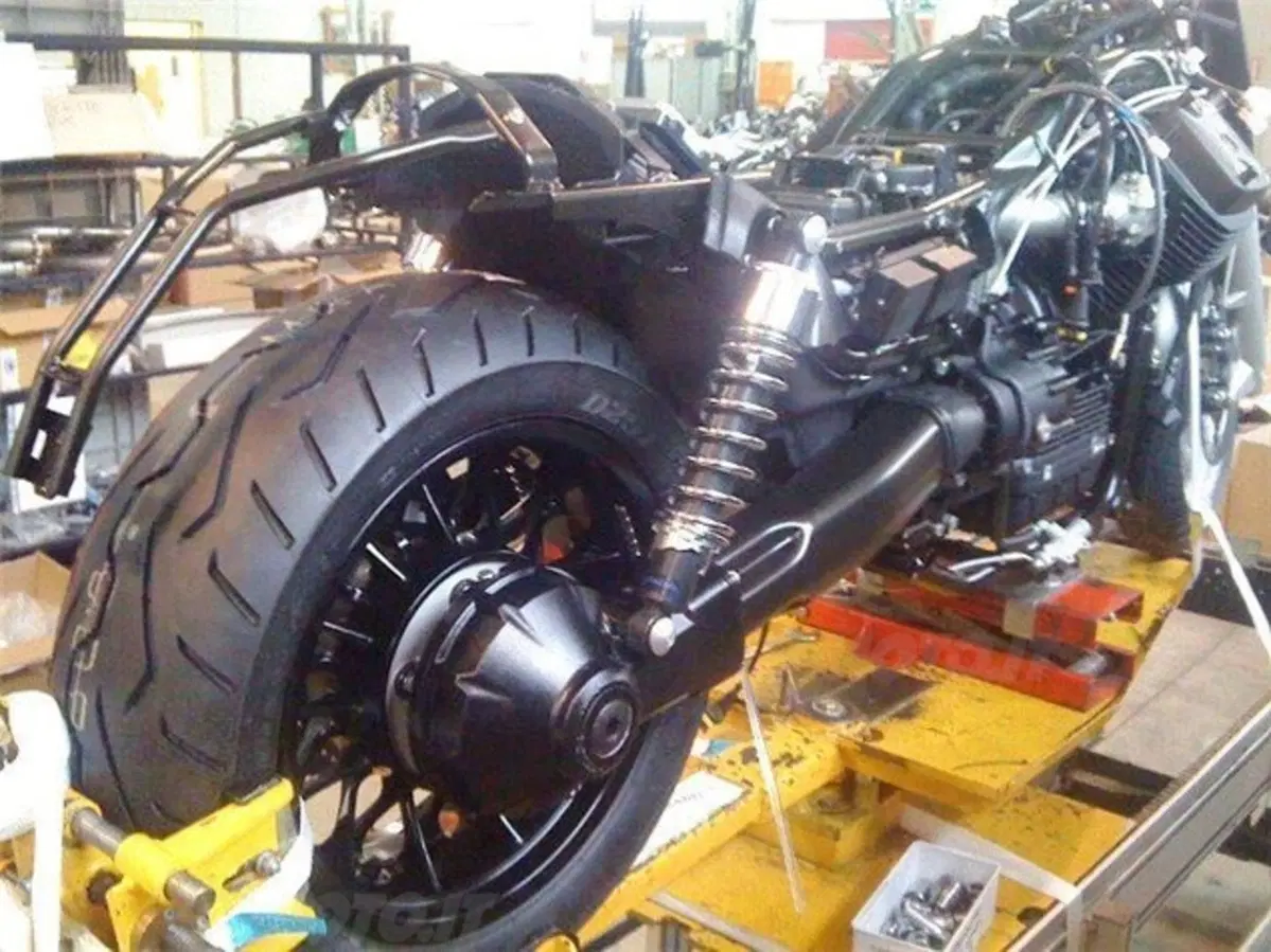 Nuove foto della Moto Guzzi California 1400 (2)