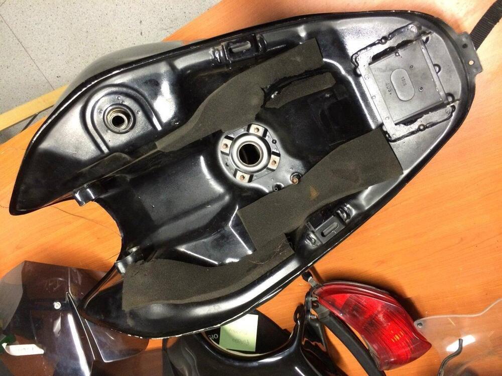 Serbatoio Honda Hornet 600 2003-2006 (4)