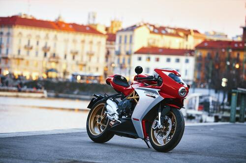 MV Agusta Superveloce 800: due nuove colorazioni [GALLERY] (3)