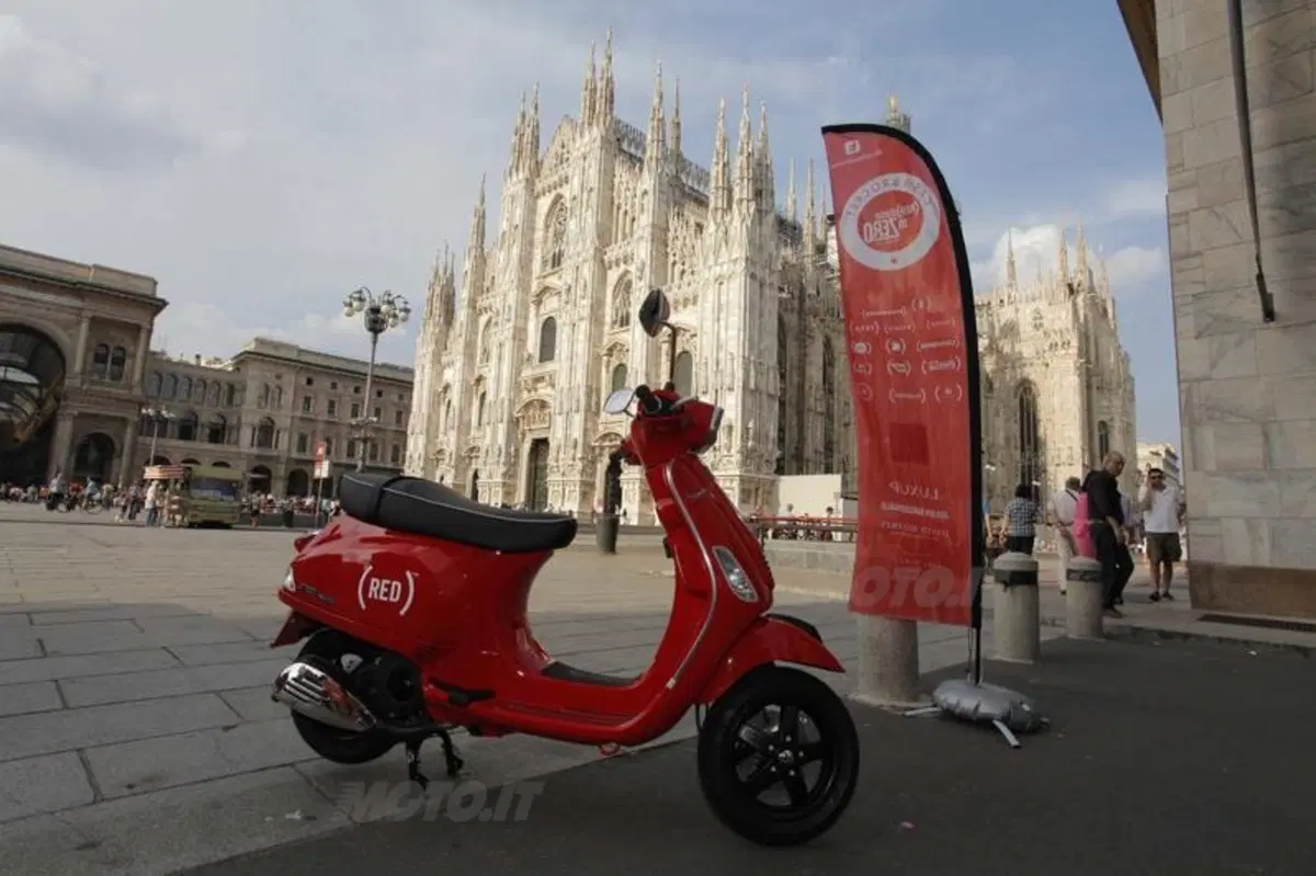 Vespa battute all'asta per la lotta all'AIDS infantile