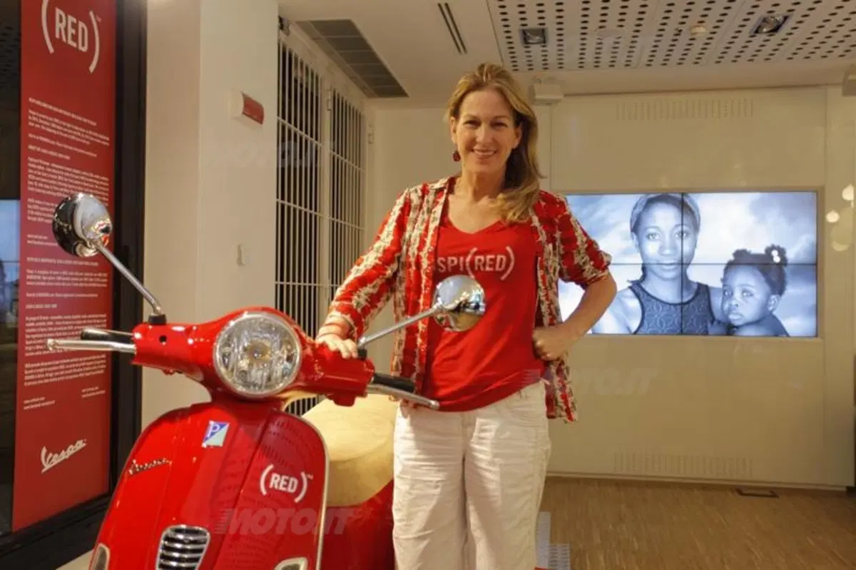 Vespa battute all'asta per la lotta all'AIDS infantile (3)