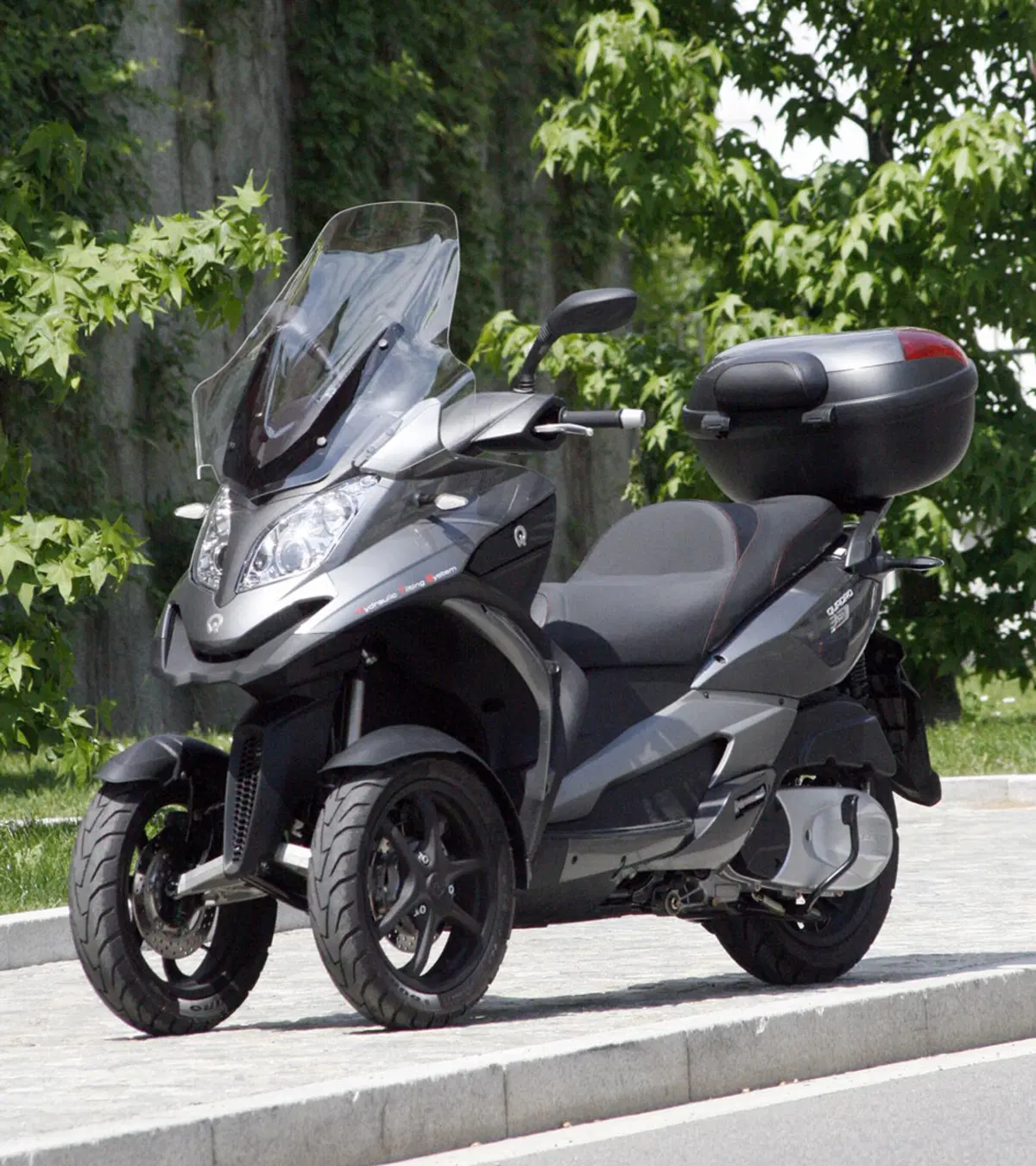 Quadro 350D con bauletto e parabrezza senza sovrapprezzo