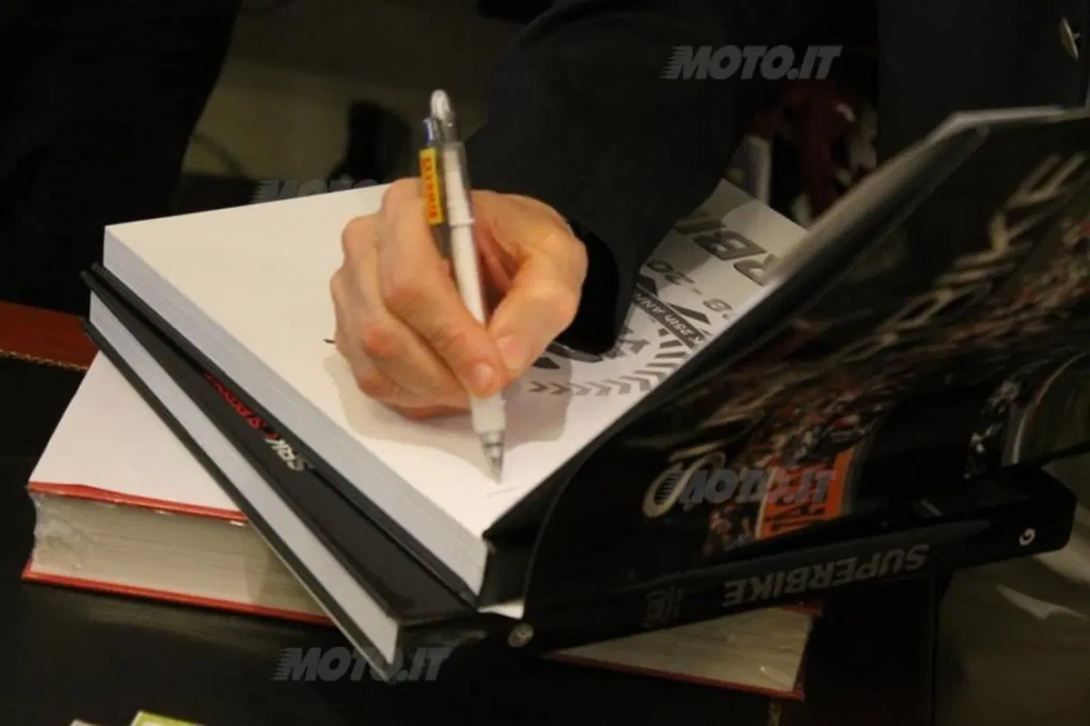 Claudio Porrozzi presenta il suo libro dedicato ai 25 anni della SBK  (11)