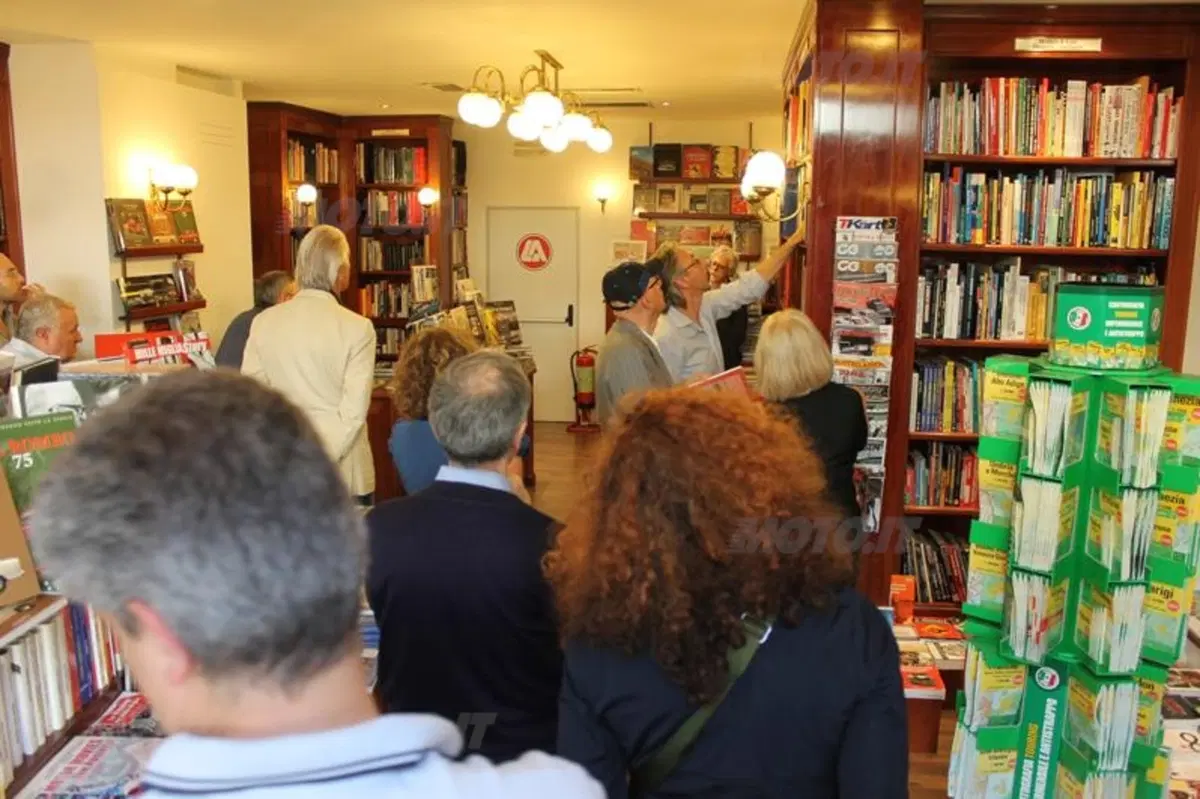 Claudio Porrozzi presenta il suo libro dedicato ai 25 anni della SBK  (17)