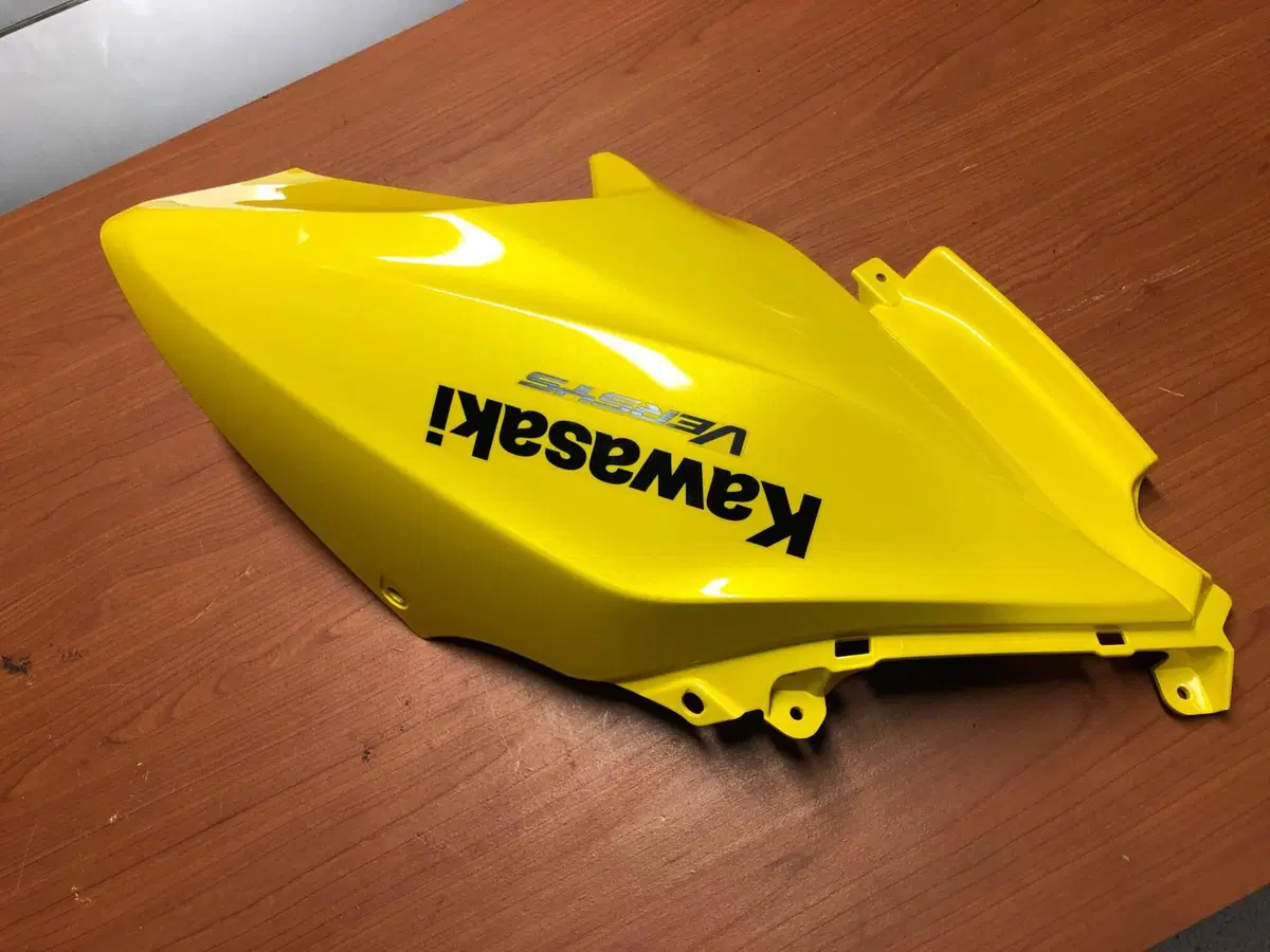 Fiachetto carena frontale Kawasaki Versys 650 2015 (2)