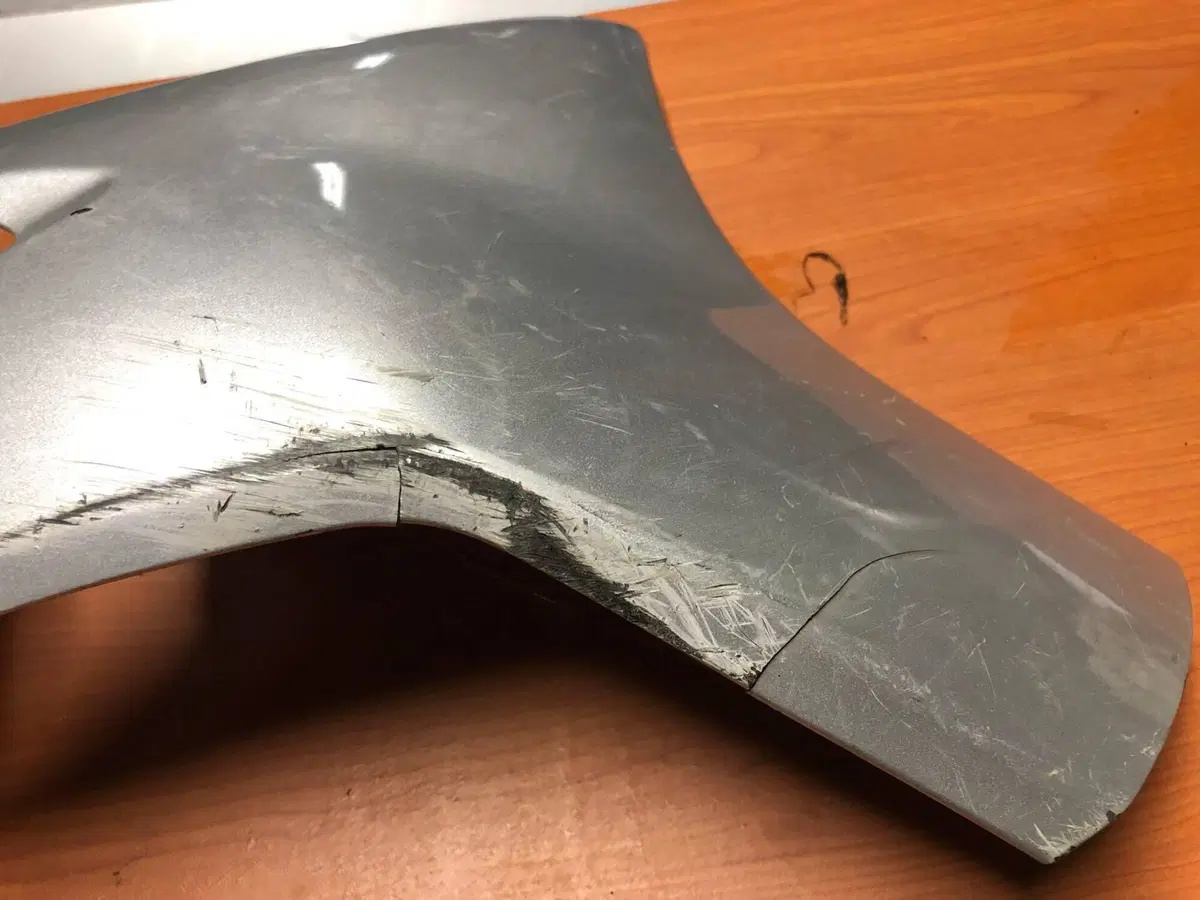 Fianco sotto pedana Suzuki Burgman 400 2003-2005 (5)
