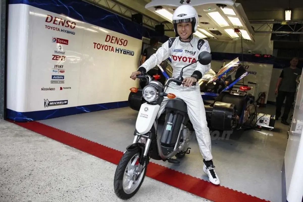 Yamaha EC-03: lo scooter di Toyota Racing (3)