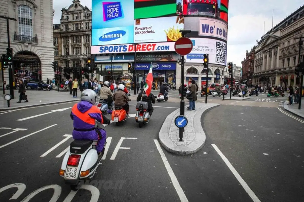 Vespa World Days 2012: si è conclusa a Londra la 6a edizione  (2)