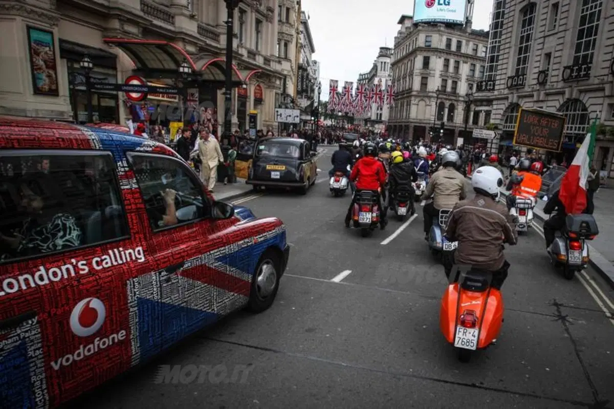 Vespa World Days 2012: si è conclusa a Londra la 6a edizione  (3)