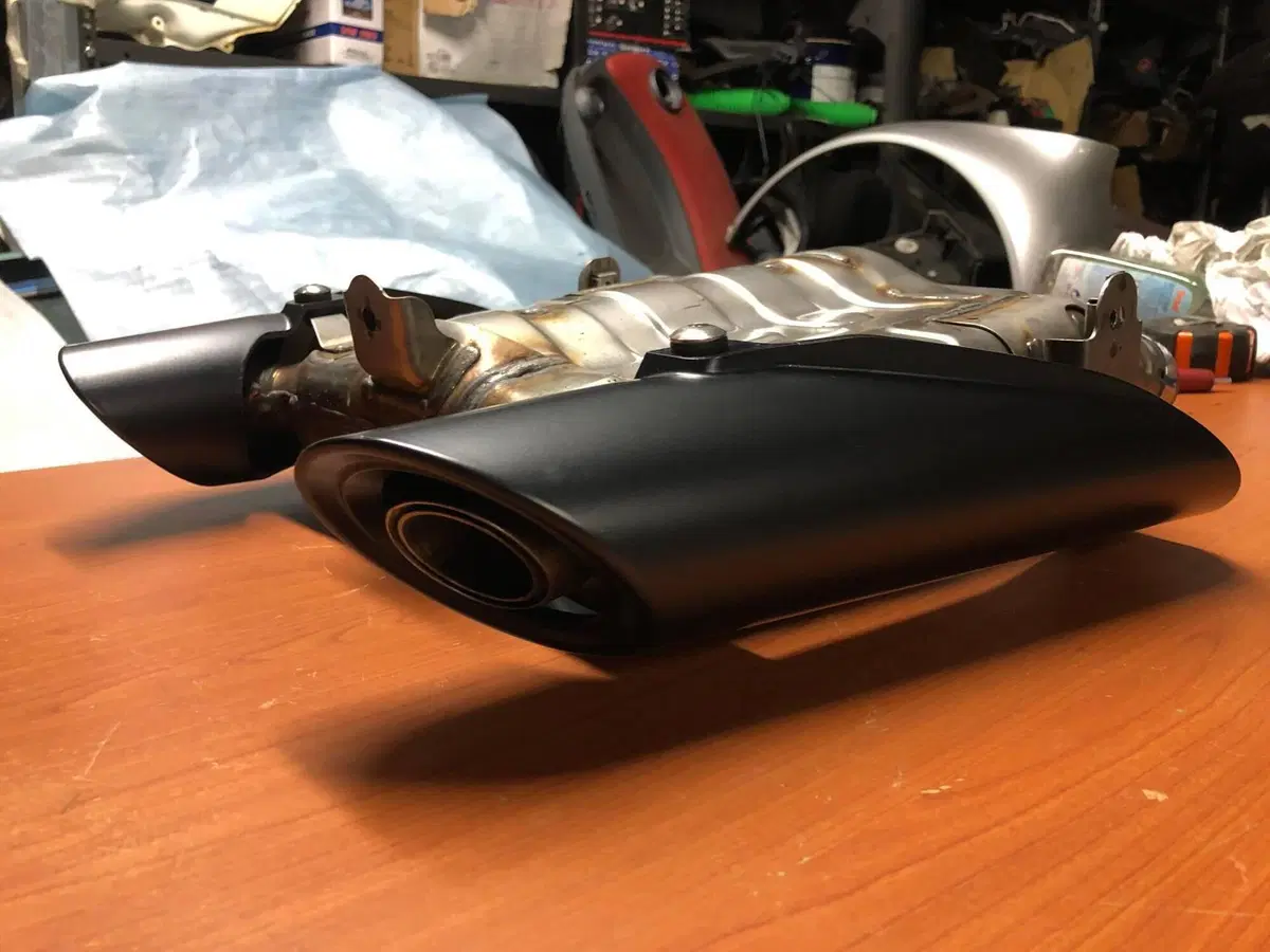 Scarico originale Suzuki GSR 600 2006-2010 (4)