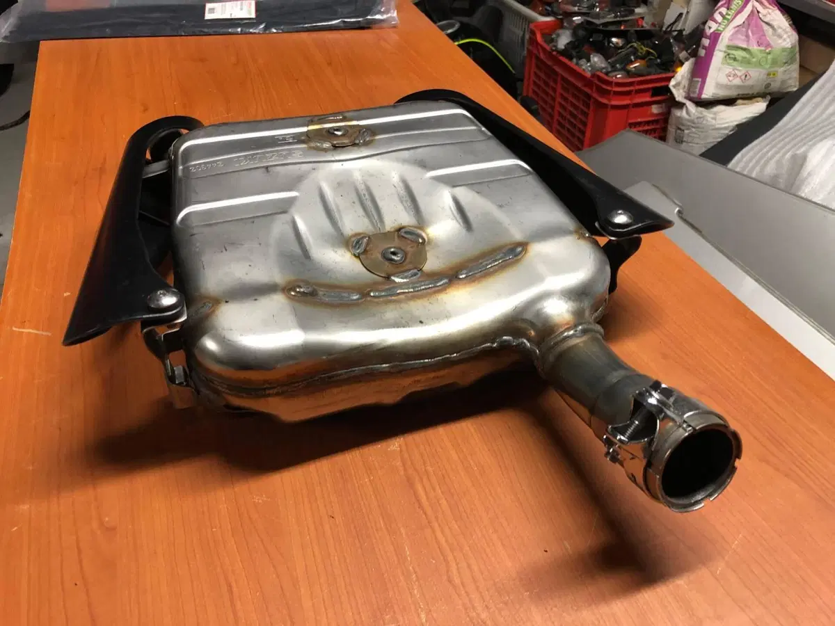 Scarico originale Suzuki GSR 600 2006-2010 (6)