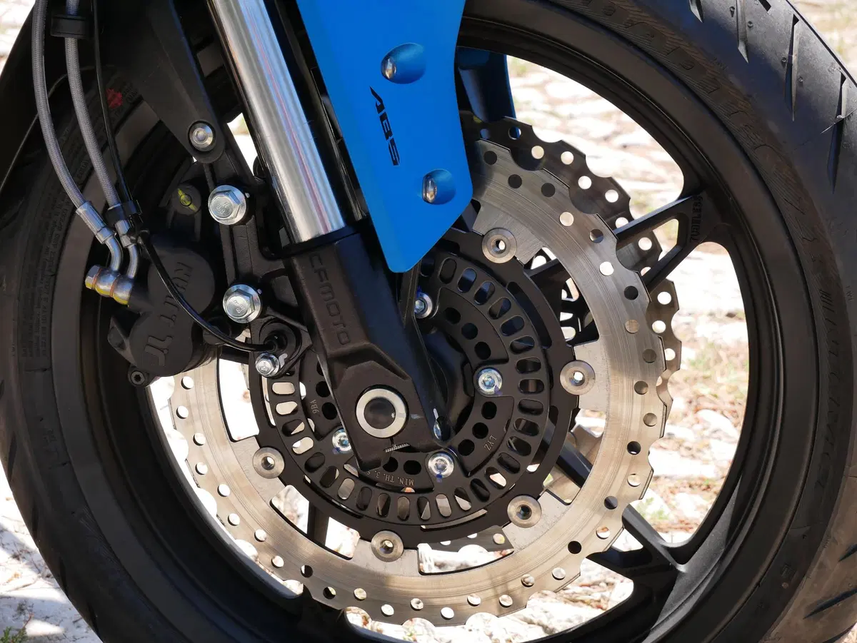 CFMOTO MT 650 ADV: la Crossover facile e versatile (2)