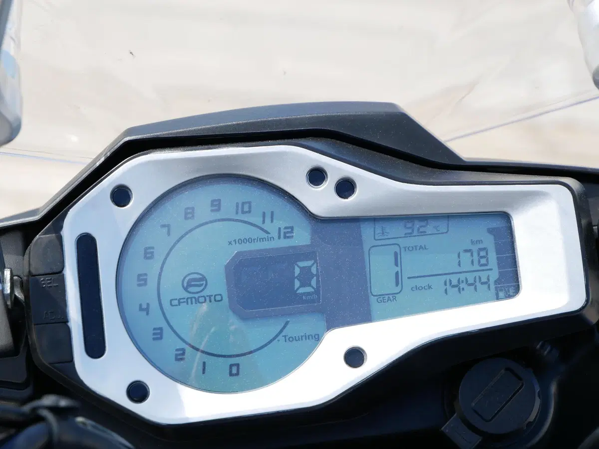 CFMOTO MT 650 ADV: la Crossover facile e versatile (6)