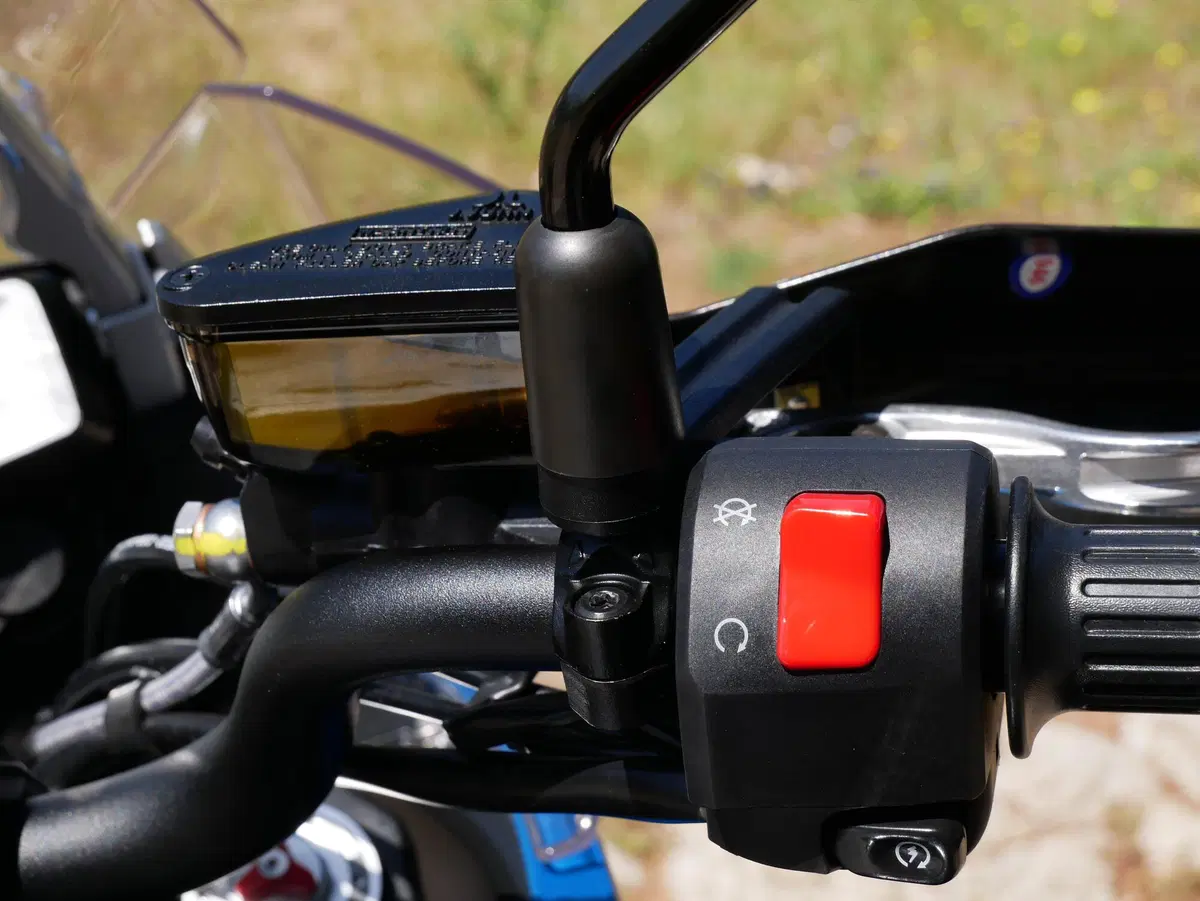 CFMOTO MT 650 ADV: la Crossover facile e versatile (7)