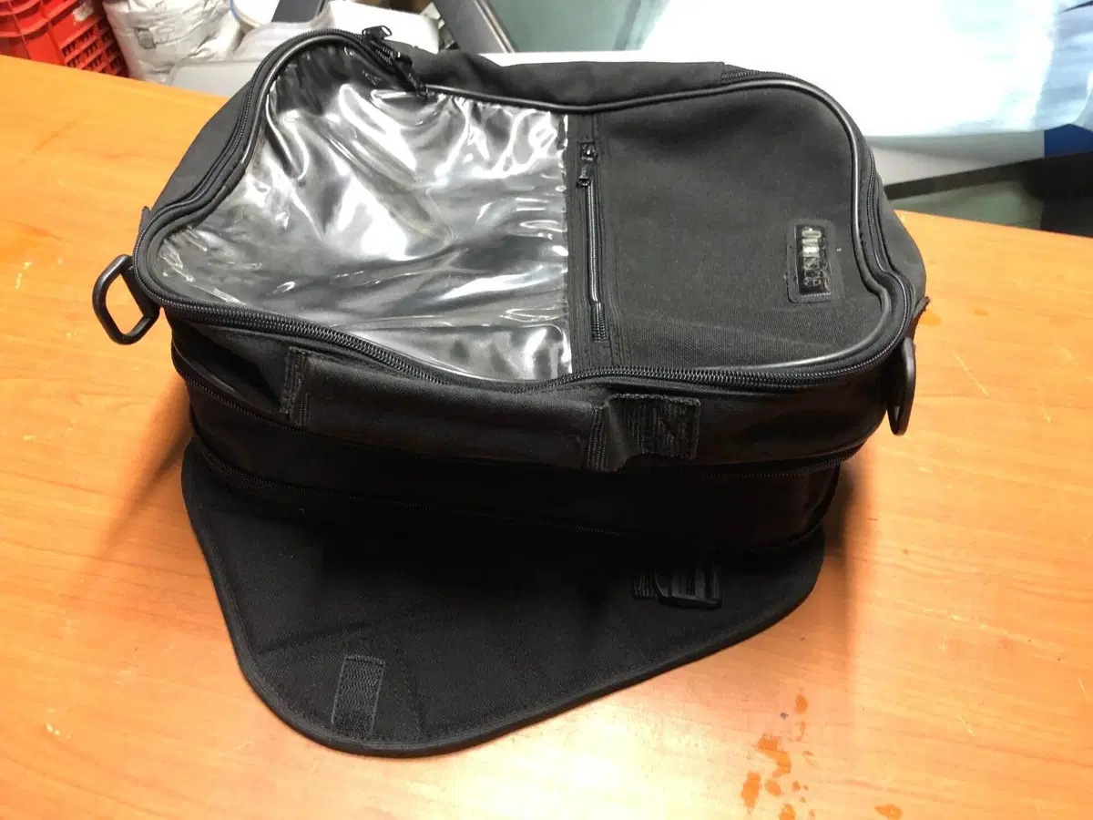 Borsa serbatoio magnetica Overside (2)