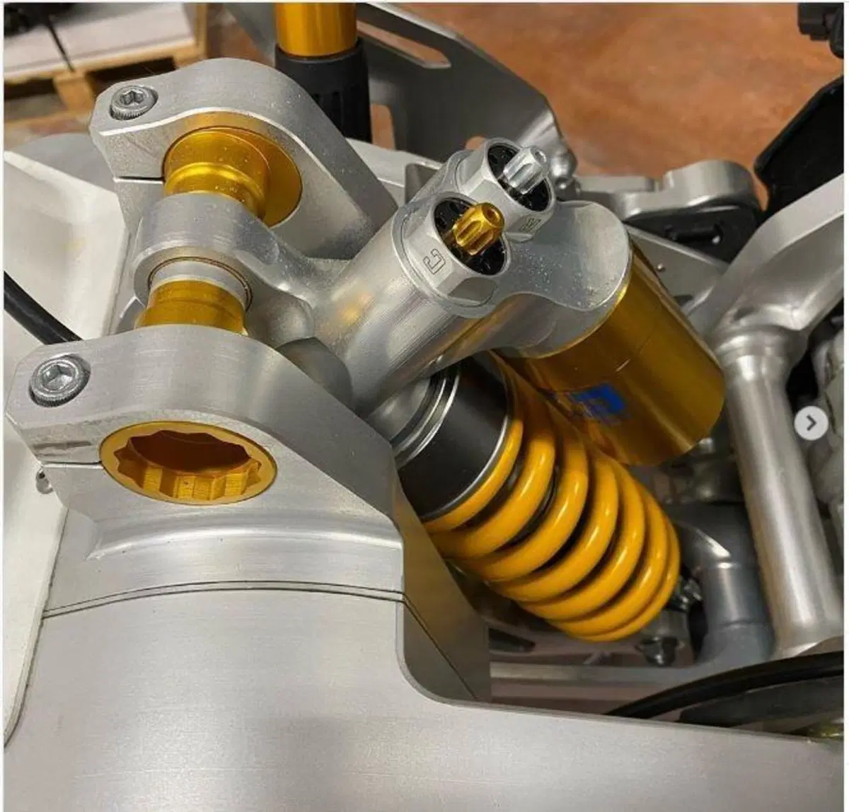 Bimota KB4: confermate le sue linee classiche (2)