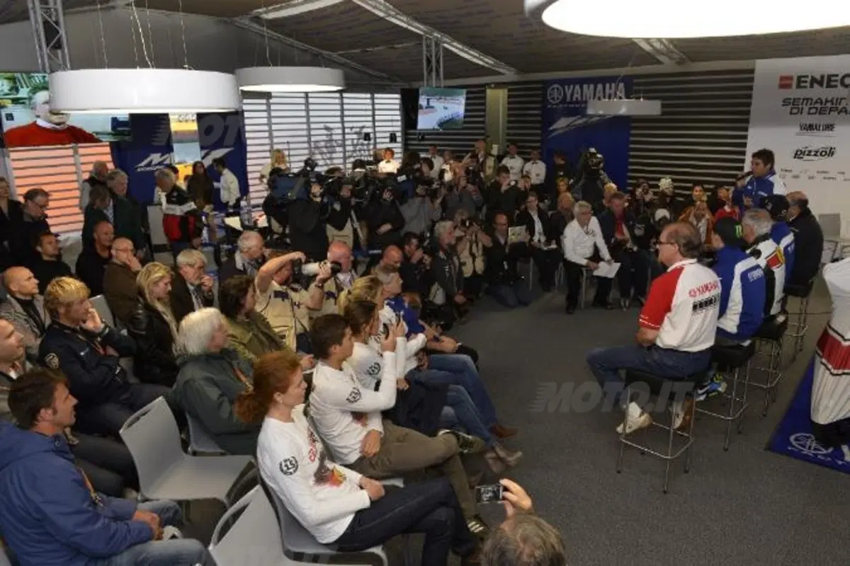 Agostini Festeggia 70 anni nel paddock di Silverstone (8)