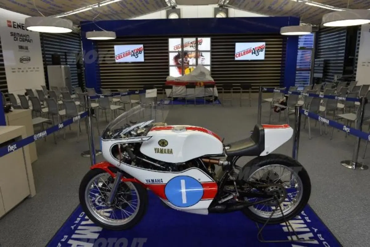 Agostini Festeggia 70 anni nel paddock di Silverstone (9)