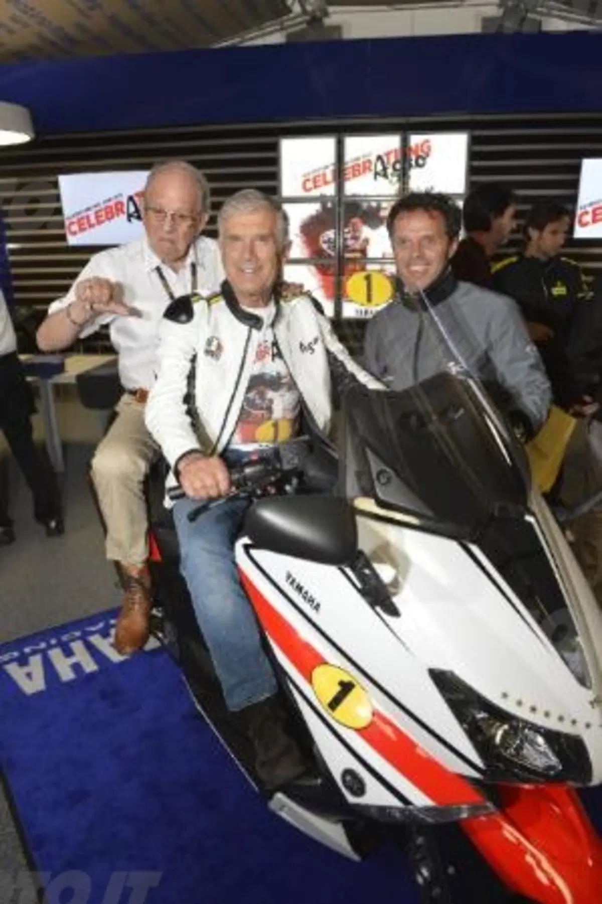 Agostini Festeggia 70 anni nel paddock di Silverstone (10)