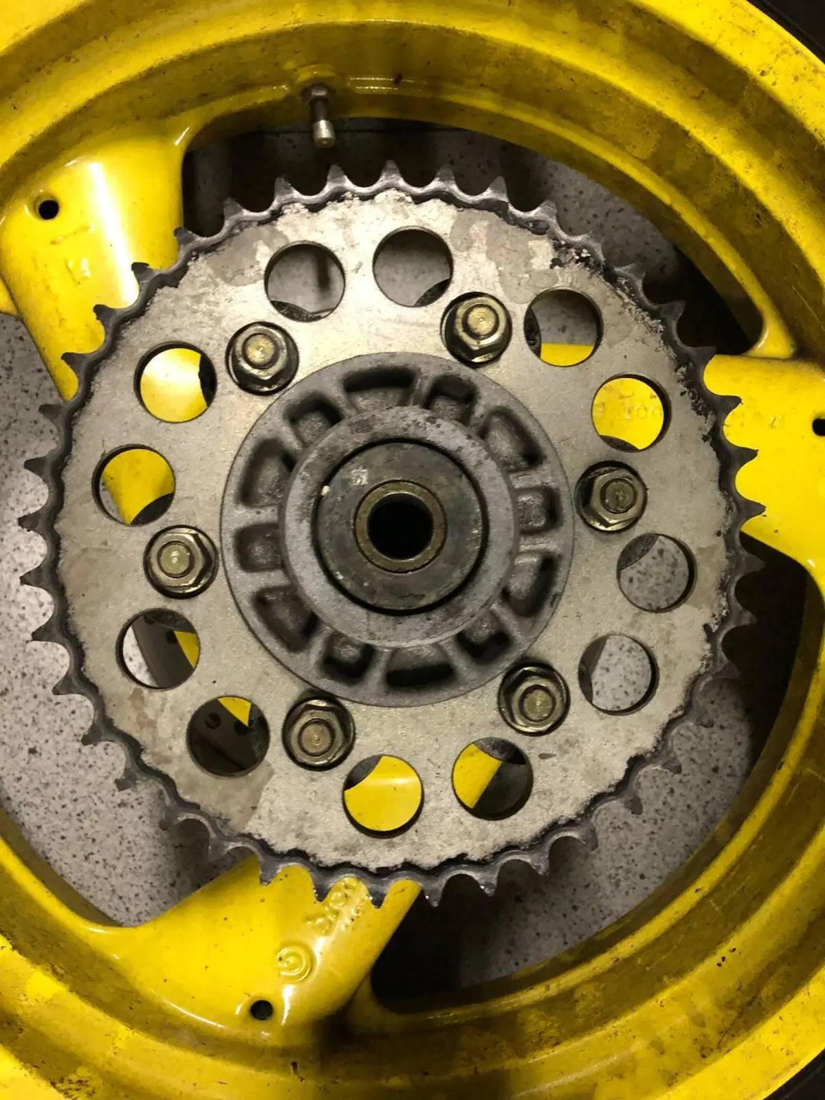 Cerchio posteriore+ gomma+disco Ducati Monster 600 (3)