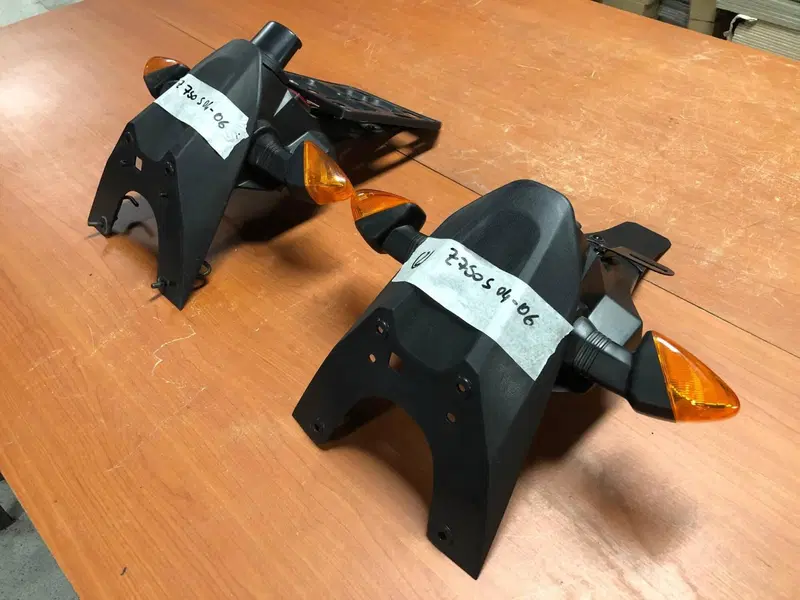 Portatarga con frecce Kawasaki Z 750 S 2004 - 2006 (3)