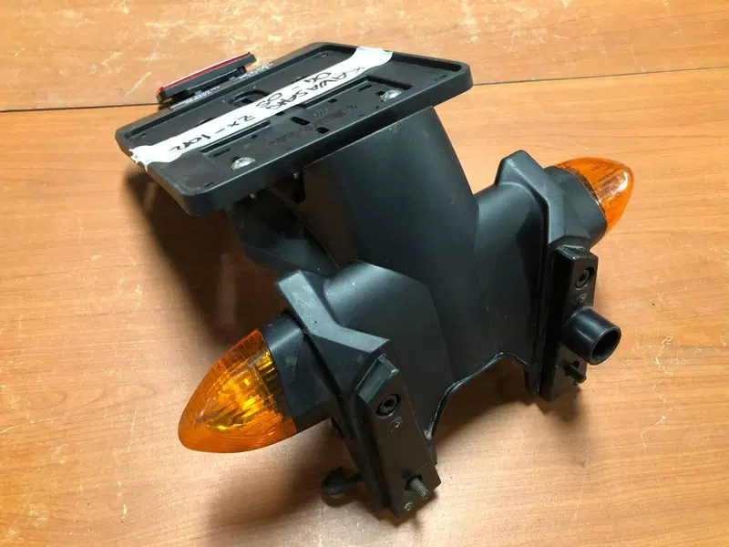 Portatarga con frecce Kawasaki ZX-10R 2004 - 2005 (5)