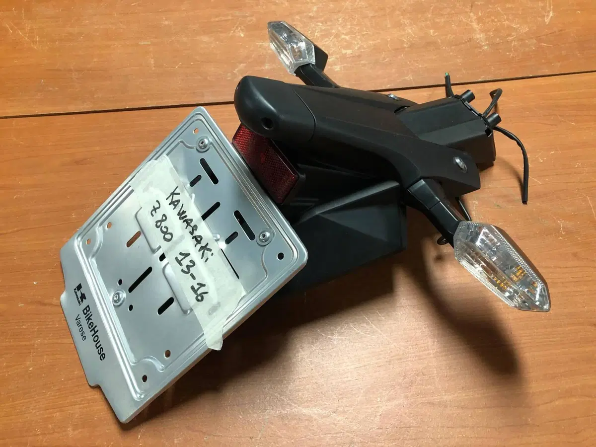 Portatarga con frecce Kawasaki Z 800 2013 - 2016 (5)