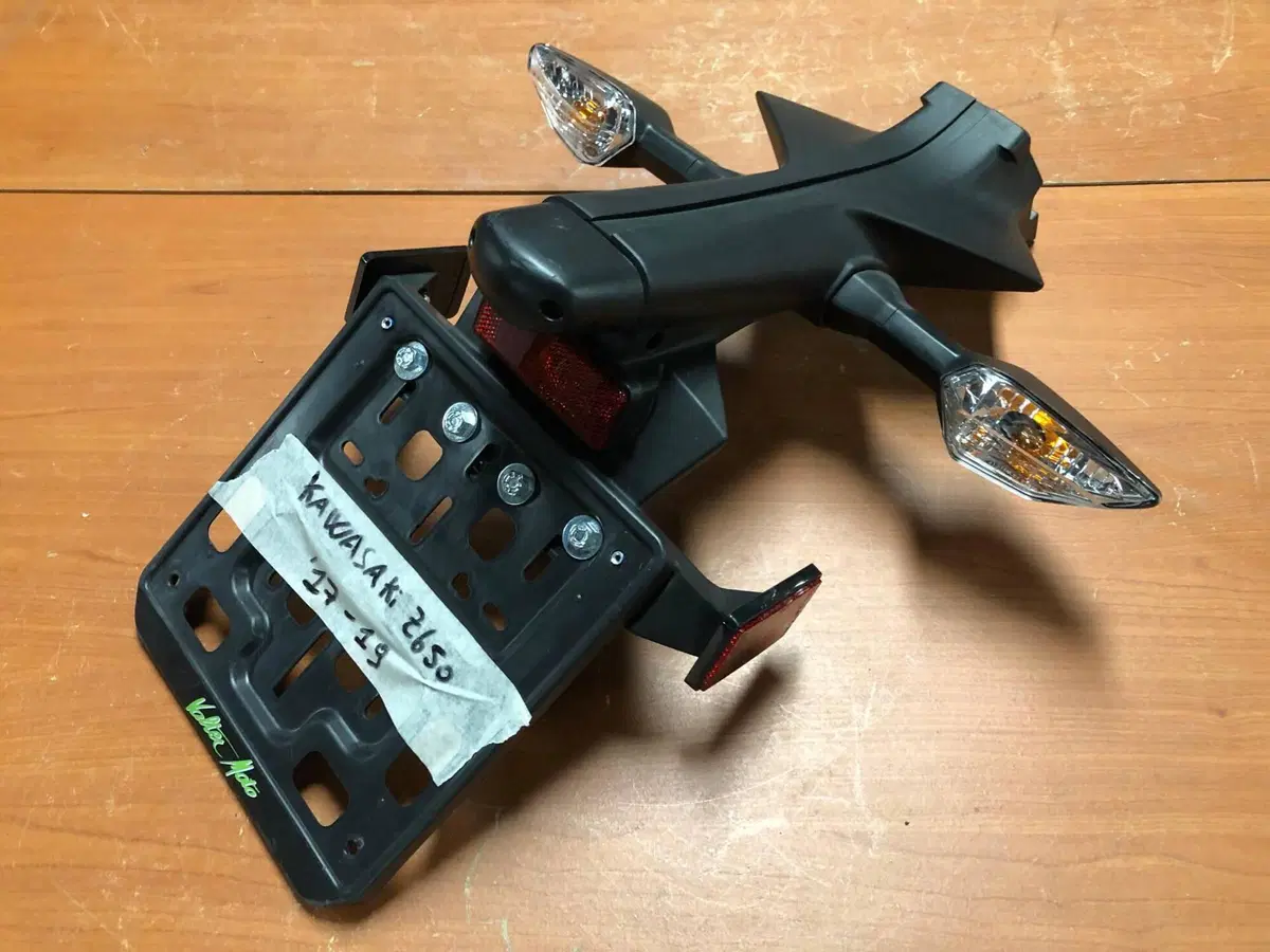 Portatarga con frecce Kawasaki Z 650 2017 - 2019 (6)