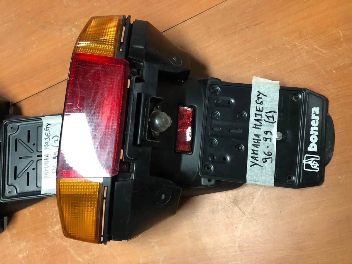 Portatarga faro parafango Yamaha Majesty 250 96-99 (2)