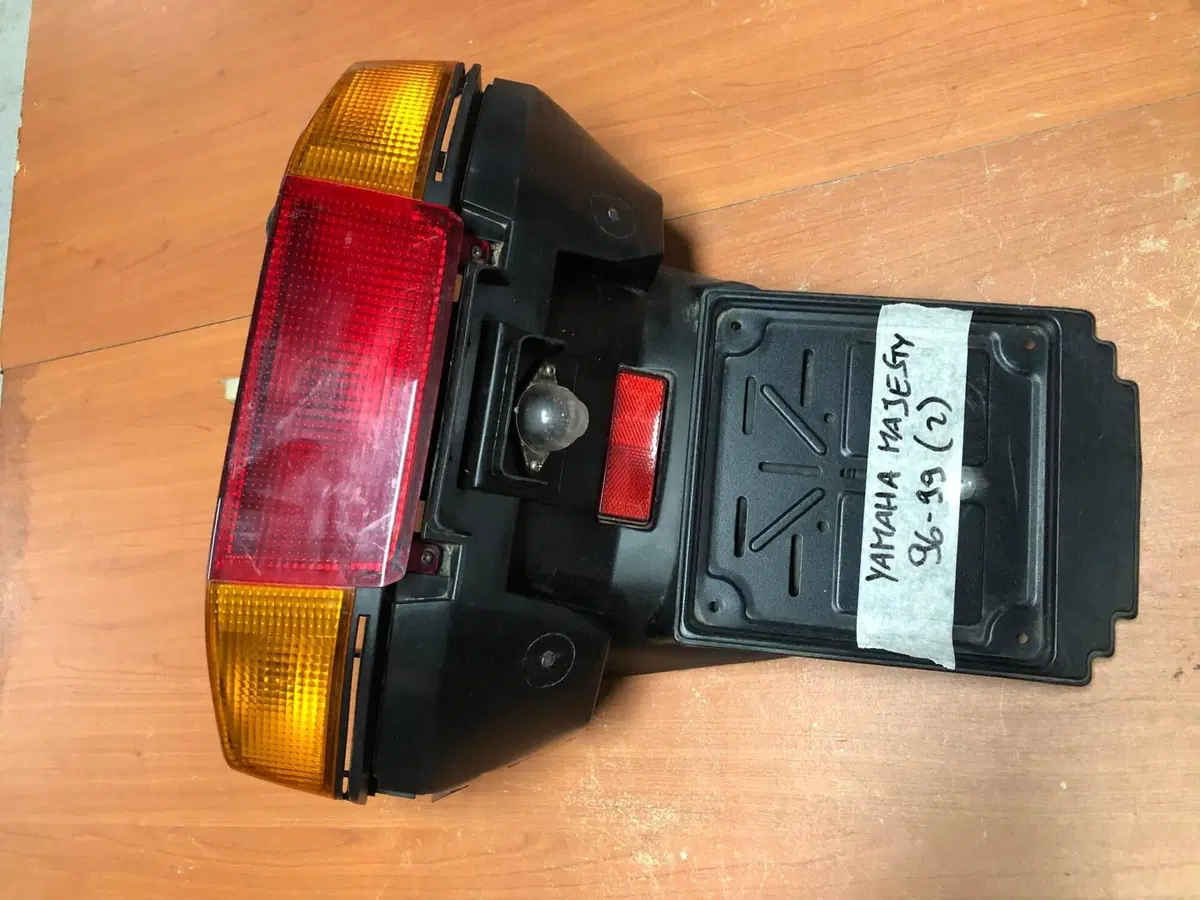 Portatarga faro parafango Yamaha Majesty 250 96-99 (3)