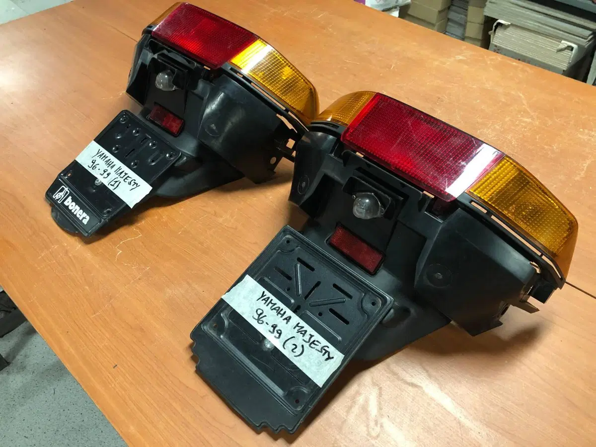 Portatarga faro parafango Yamaha Majesty 250 96-99 (8)