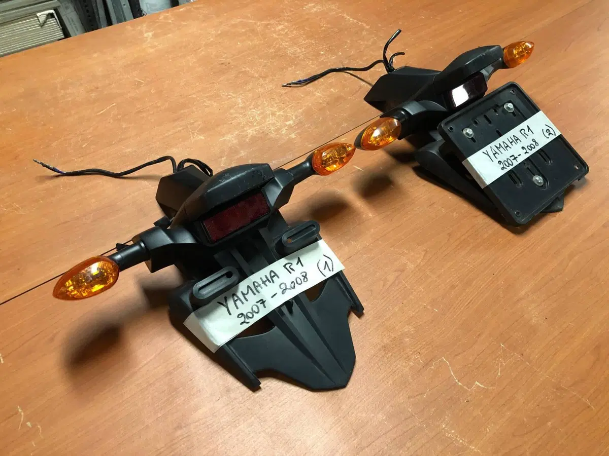 Portatarga con frecce Yamaha R1 2007 - 2008 (6)