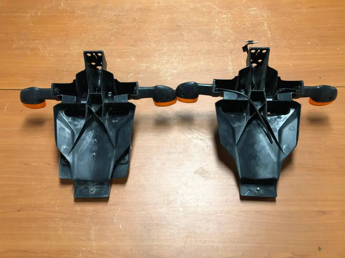Portatarga con frecce Yamaha R1 2004 - 2005 (4)