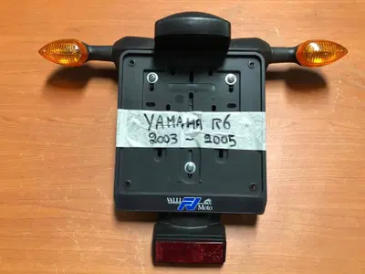 Portatarga con frecce Yamaha R6 2003 - 2005